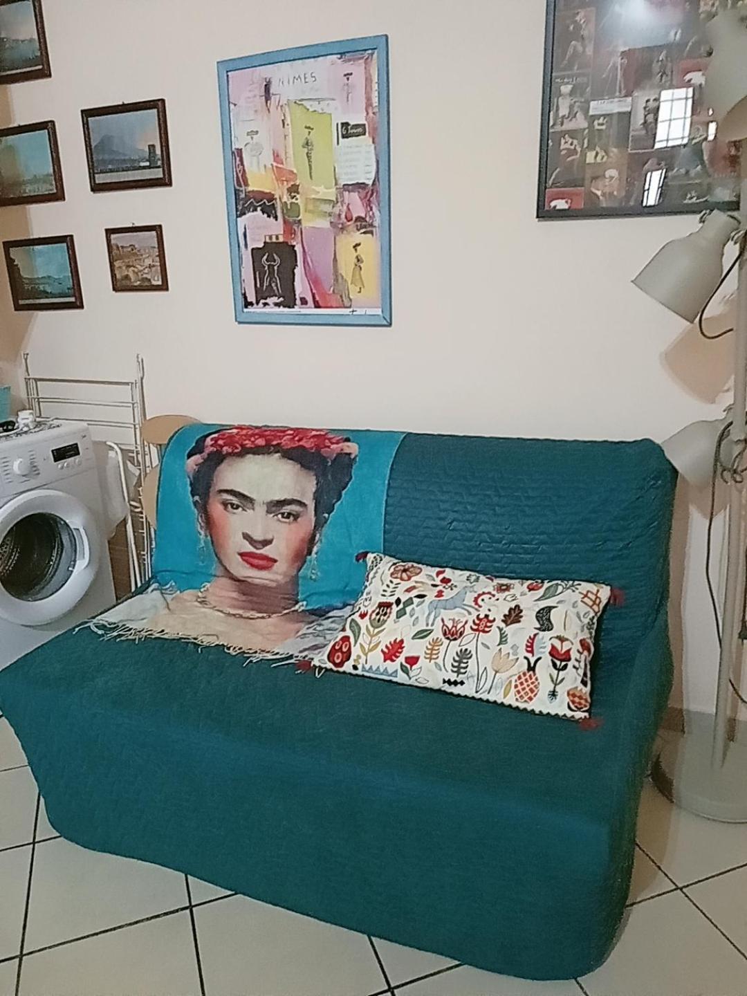 Donna Manu', In Posizione Centralissima, Tra Stazione Centrale, Metro E Aeroporto * Napoli