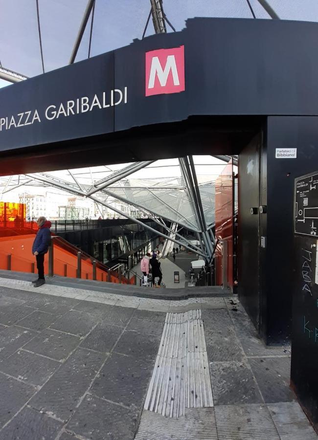Casa vacanze Donna Manu', In Posizione Centralissima, Tra Stazione Centrale, Metro E Aeroporto